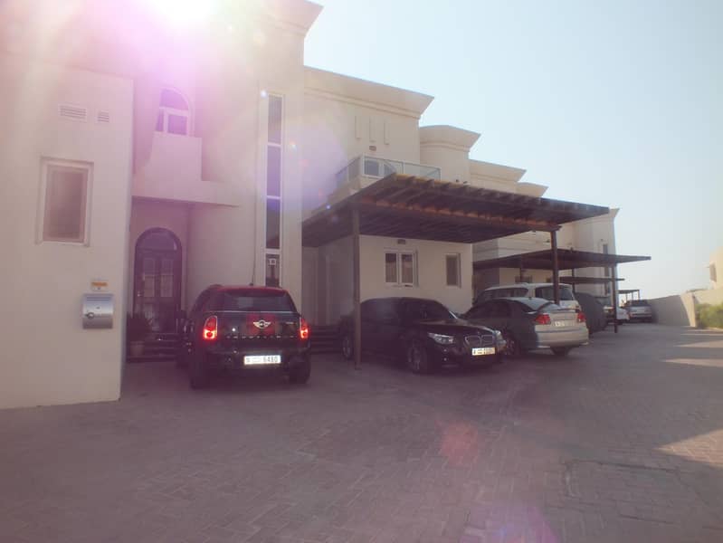 15 beach compound villa 4bhk in Jumeirah 1 rent is 260k