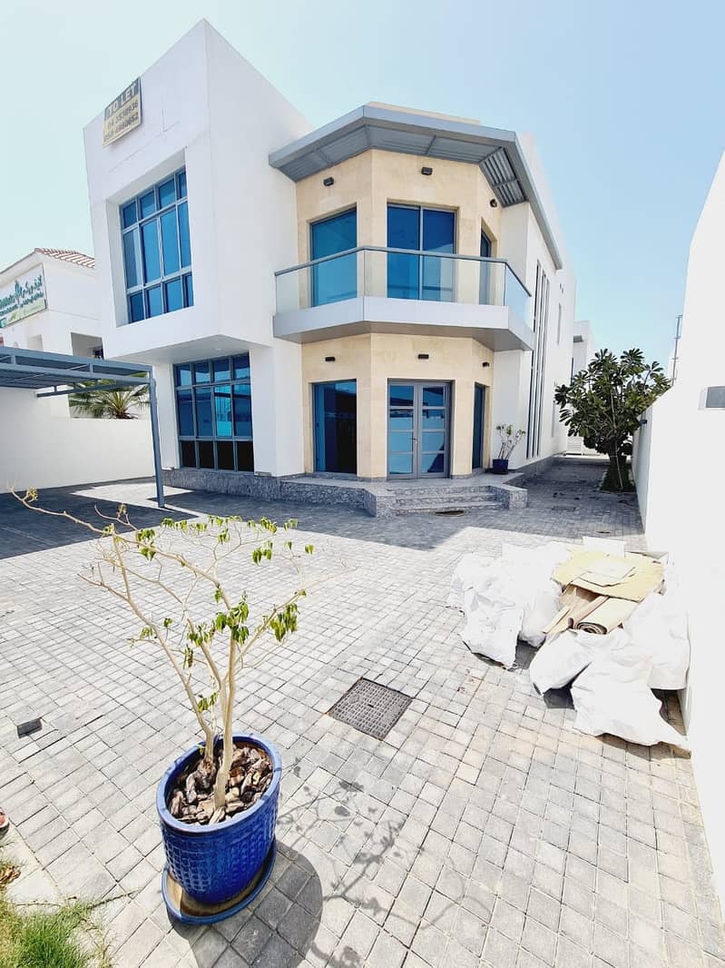 independent commercial villa in umm suqaim 2 rent is 400k