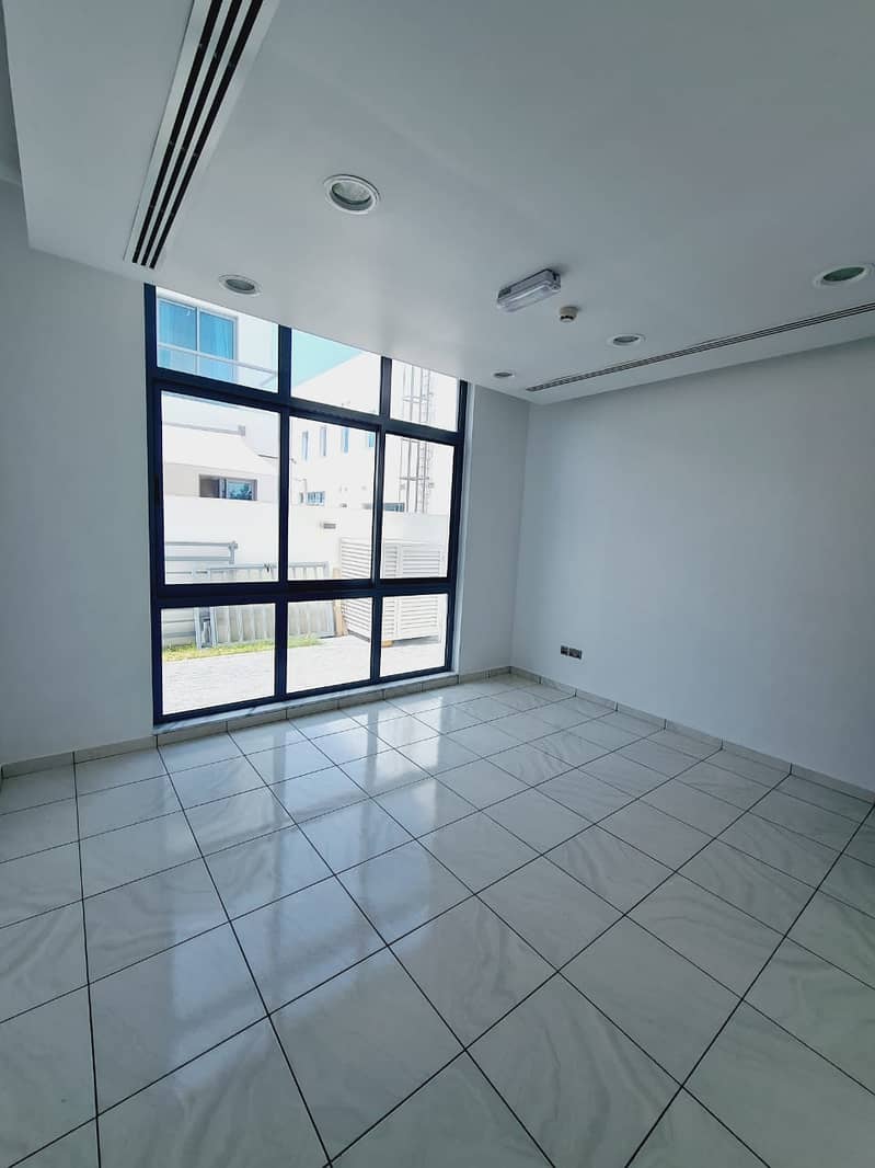 4 independent commercial villa in umm suqaim 2 rent is 400k