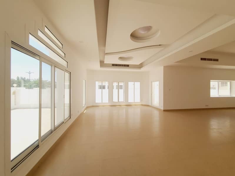2 commercial 5bhk villa in Jumeirah rent is 650k