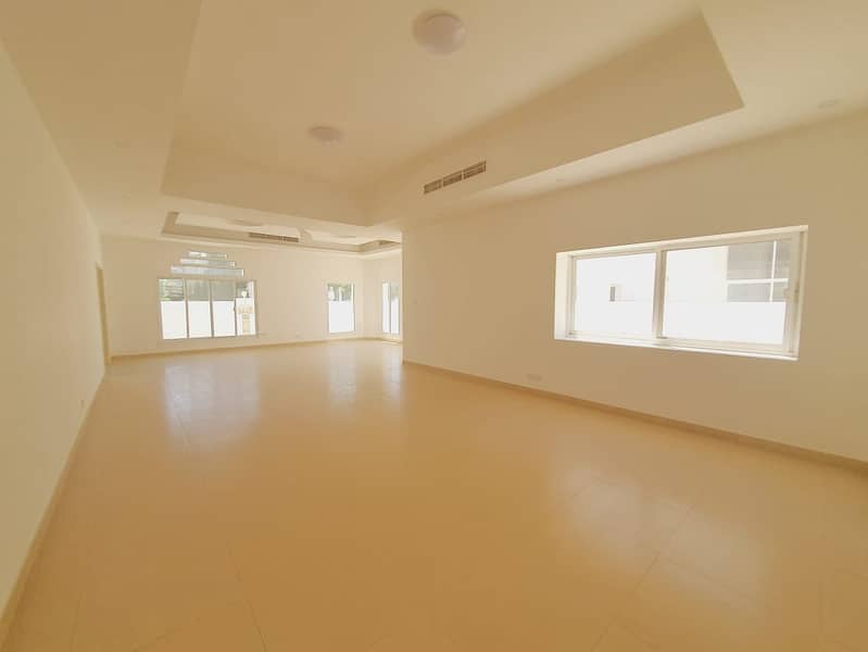 4 commercial 5bhk villa in Jumeirah rent is 650k