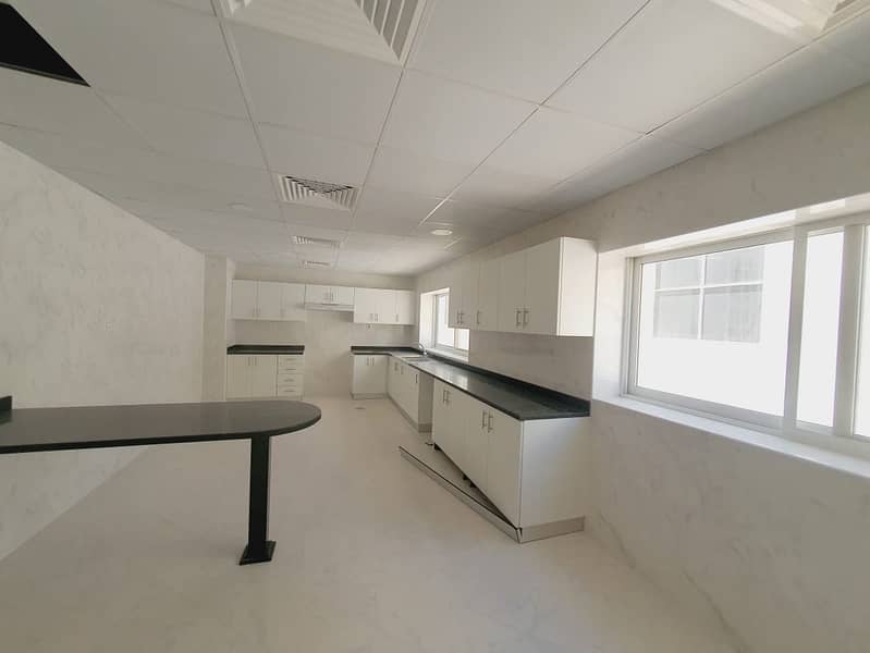5 commercial 5bhk villa in Jumeirah rent is 650k