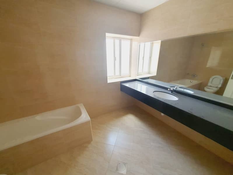 6 commercial 5bhk villa in Jumeirah rent is 650k