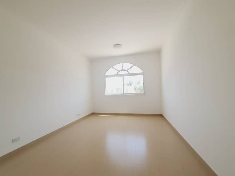 8 commercial 5bhk villa in Jumeirah rent is 650k