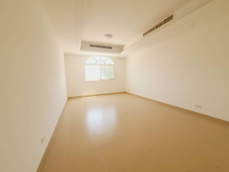 9 commercial 5bhk villa in Jumeirah rent is 650k