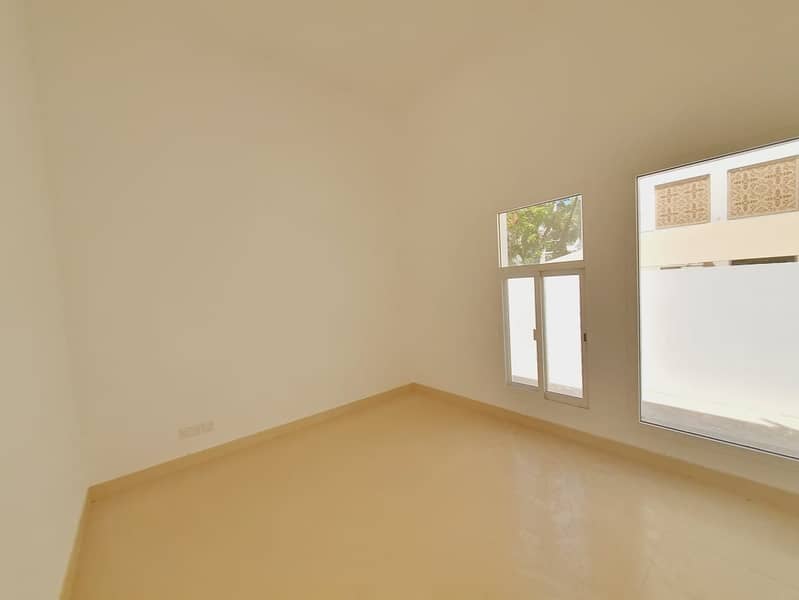 11 commercial 5bhk villa in Jumeirah rent is 650k