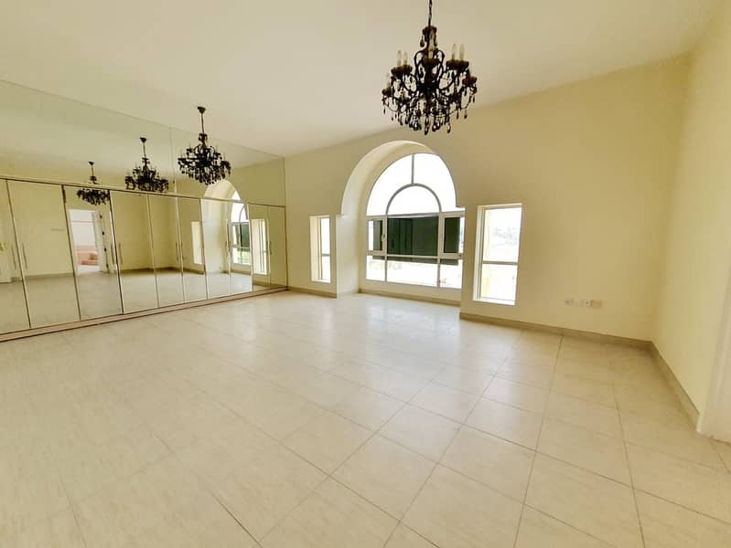 5 independent 4bhk villa with garden in umm suqeim 1 rent is 220k