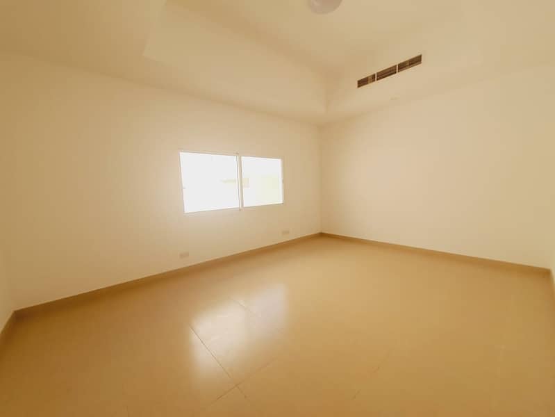 12 commercial 5bhk villa in Jumeirah rent is 650k