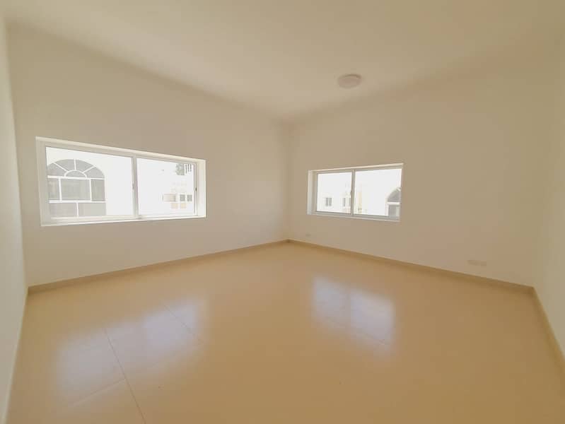 14 commercial 5bhk villa in Jumeirah rent is 650k