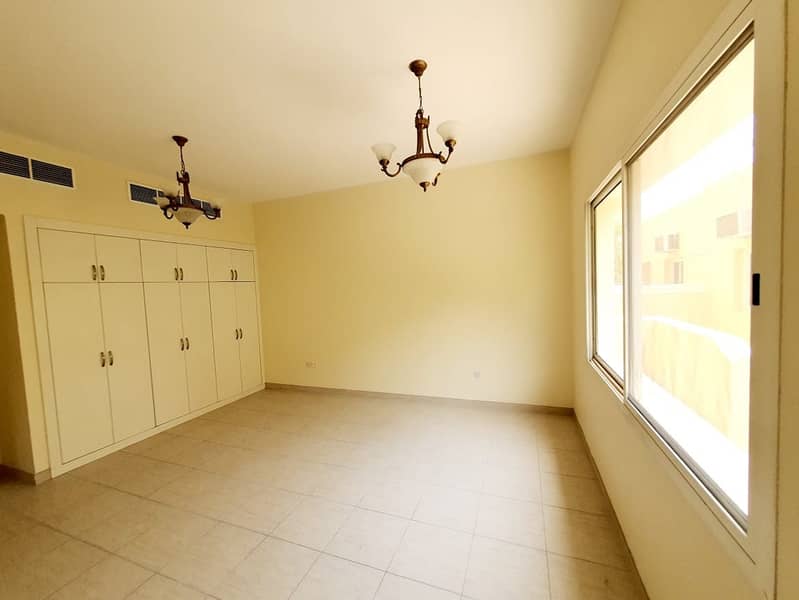 11 independent 4bhk villa with garden in umm suqeim 1 rent is 220k