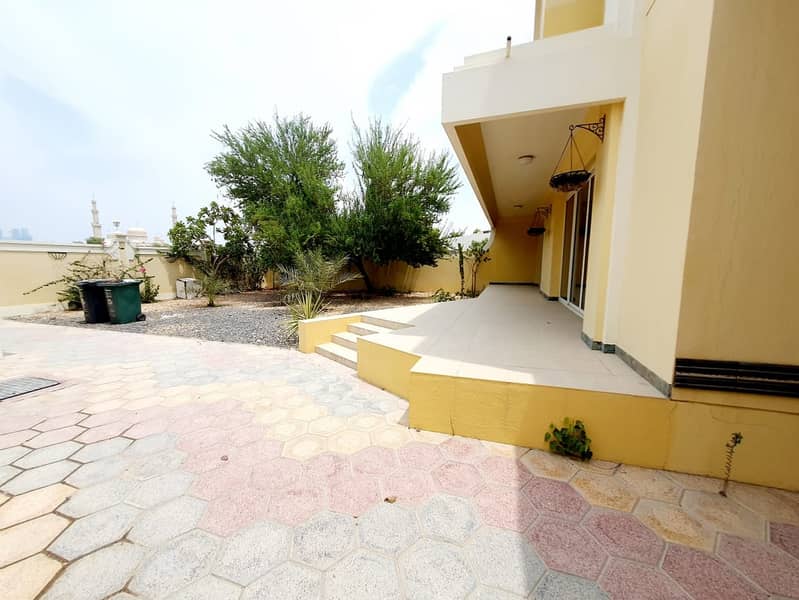 14 independent 4bhk villa with garden in umm suqeim 1 rent is 220k