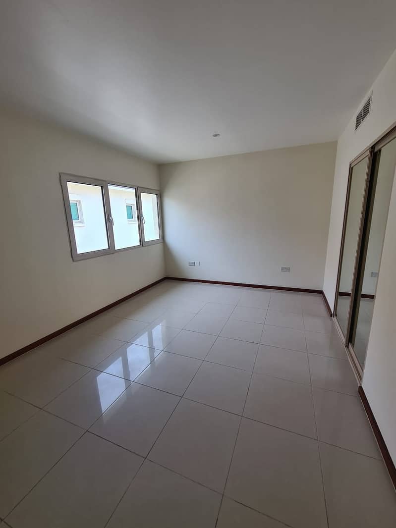 6 upgraded 5bhk compound villa in jumeirah 3 rent is 200k