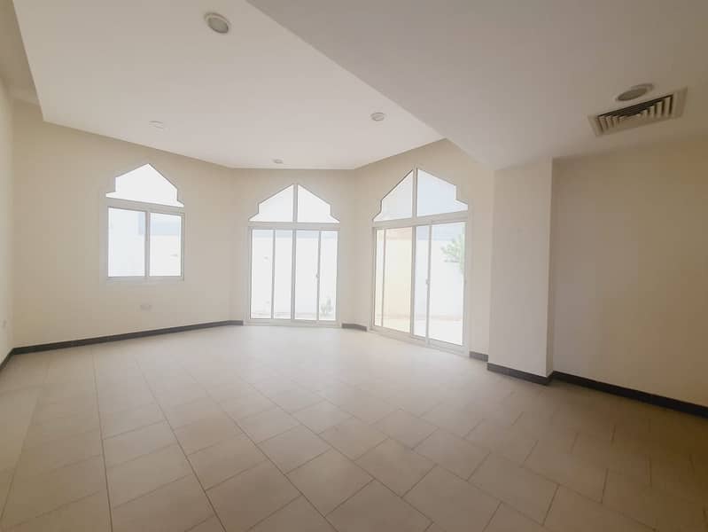 4 5bhk compound villa in jumeirah 1 rent is 155k