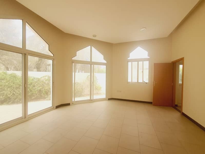 5 5bhk compound villa in jumeirah 1 rent is 155k