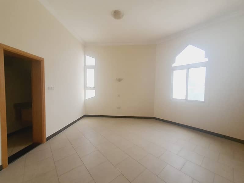 9 5bhk compound villa in jumeirah 1 rent is 155k