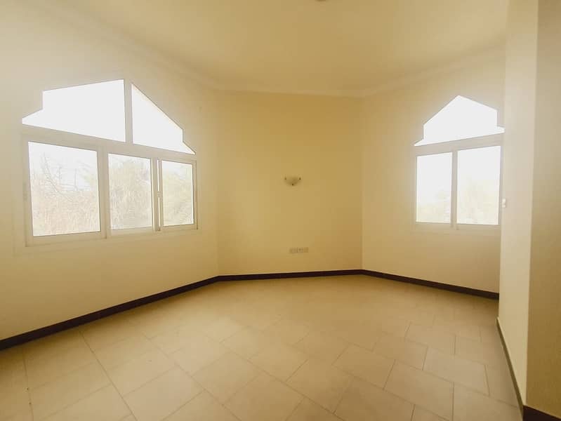 12 5bhk compound villa in jumeirah 1 rent is 155k