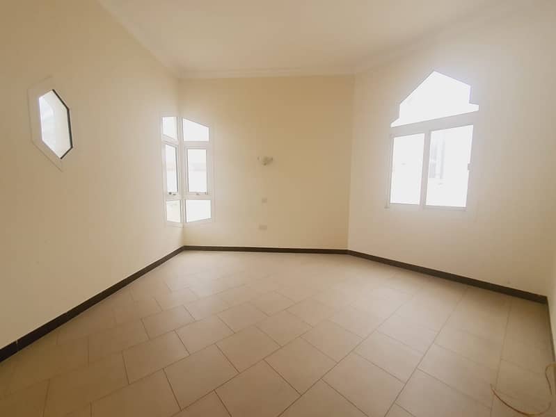 14 5bhk compound villa in jumeirah 1 rent is 155k