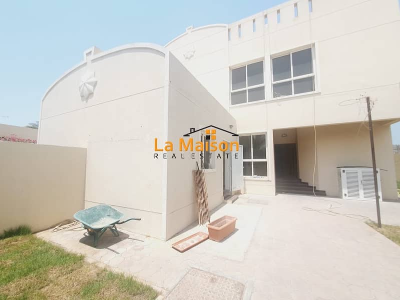 2 independent 4 bhk with private pool and garden & villa in umm suqeim 2 rent is 180k