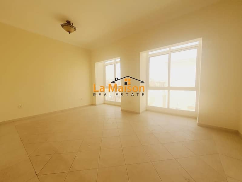 5 independent 4 bhk with private pool and garden & villa in umm suqeim 2 rent is 180k