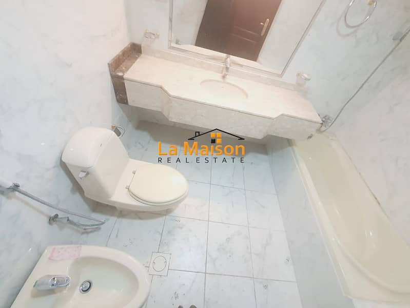 6 independent 4 bhk with private pool and garden & villa in umm suqeim 2 rent is 180k