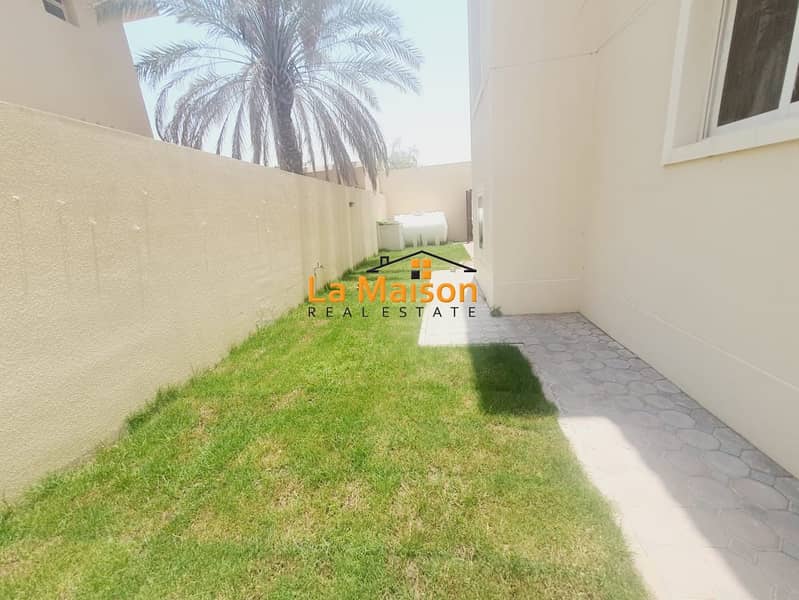 8 independent 4 bhk with private pool and garden & villa in umm suqeim 2 rent is 180k