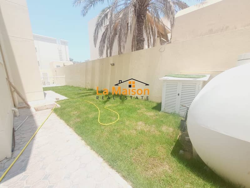 9 independent 4 bhk with private pool and garden & villa in umm suqeim 2 rent is 180k