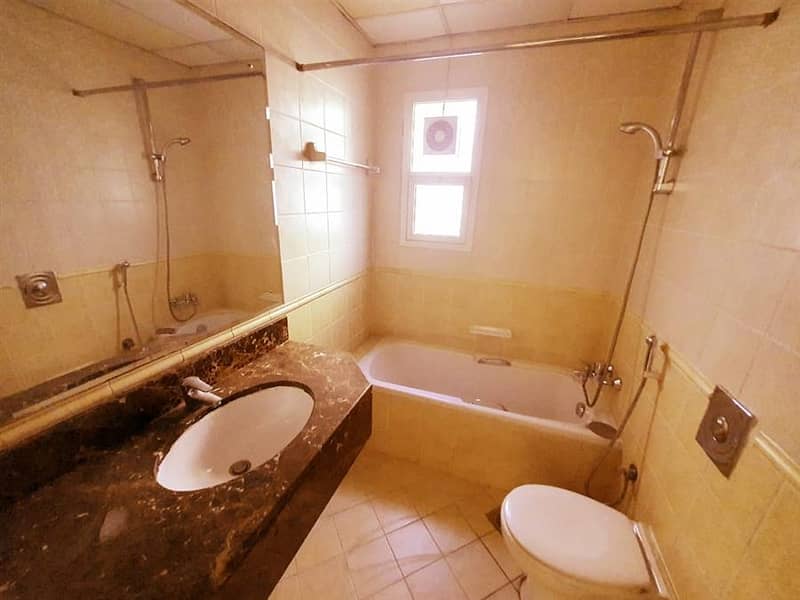 7 compound  5 Bedroom Villa in al jafiliya with p. gardre Rent is 175k