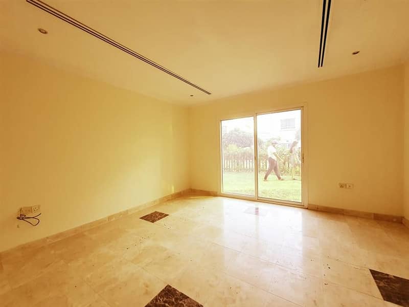 8 compound  5 Bedroom Villa in al jafiliya with p. gardre Rent is 175k