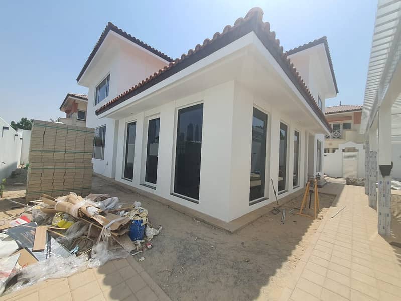 Compound 5bhk villa with all facilities in jumairah 3 rent is 470k