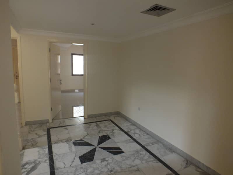 2 Compound 4bhk villa with p . garden s. pool in safa 2 rent is 180k
