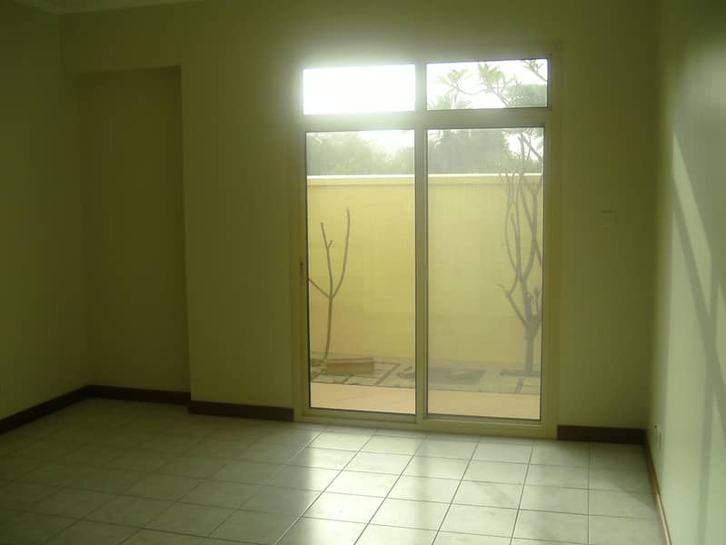 12 Compound 4bhk villa with p . garden s. pool in safa 2 rent is 180k