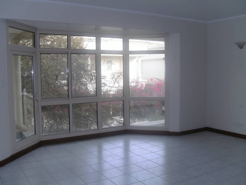 13 Compound 4bhk villa with p . garden s. pool in safa 2 rent is 180k