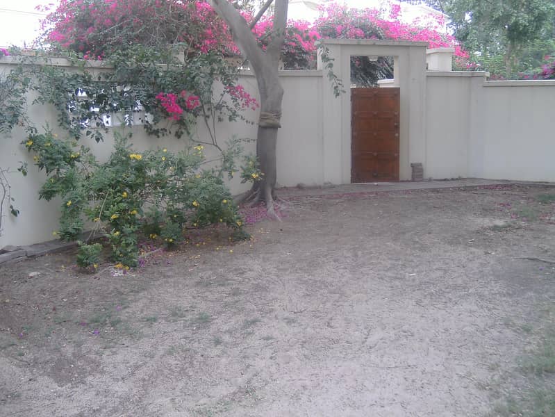 14 Compound 4bhk villa with p . garden s. pool in safa 2 rent is 180k