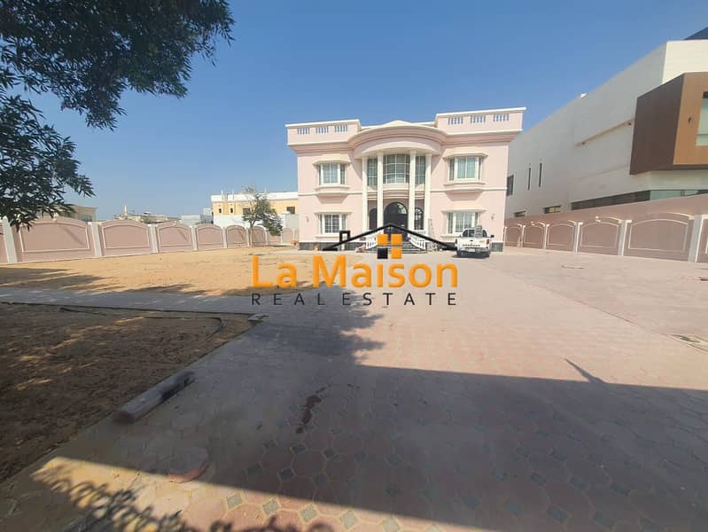 Independent villa 5bhk with privet pool & garden in Barsha 3 rent is 500k