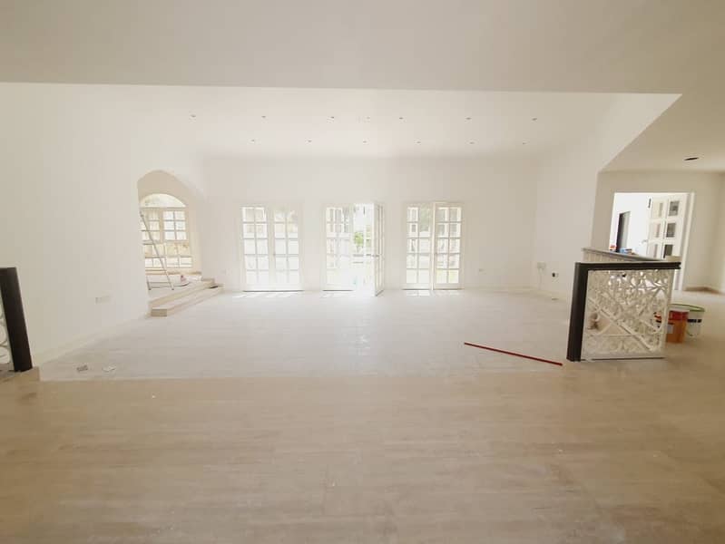 4 refurbished single story 4bhk villa with big garden  in jumeirah 2  rent is 350k