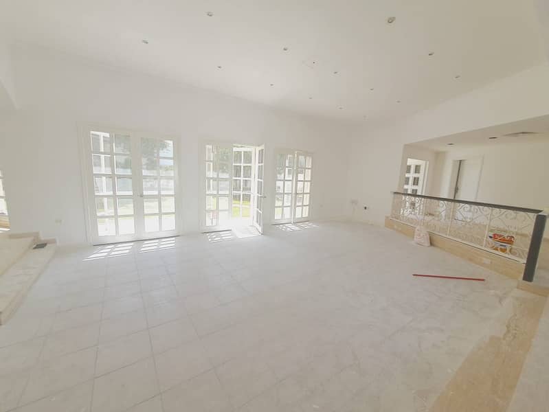 5 refurbished single story 4bhk villa with big garden  in jumeirah 2  rent is 350k