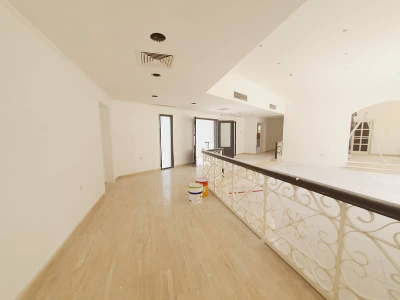 6 refurbished single story 4bhk villa with big garden  in jumeirah 2  rent is 350k
