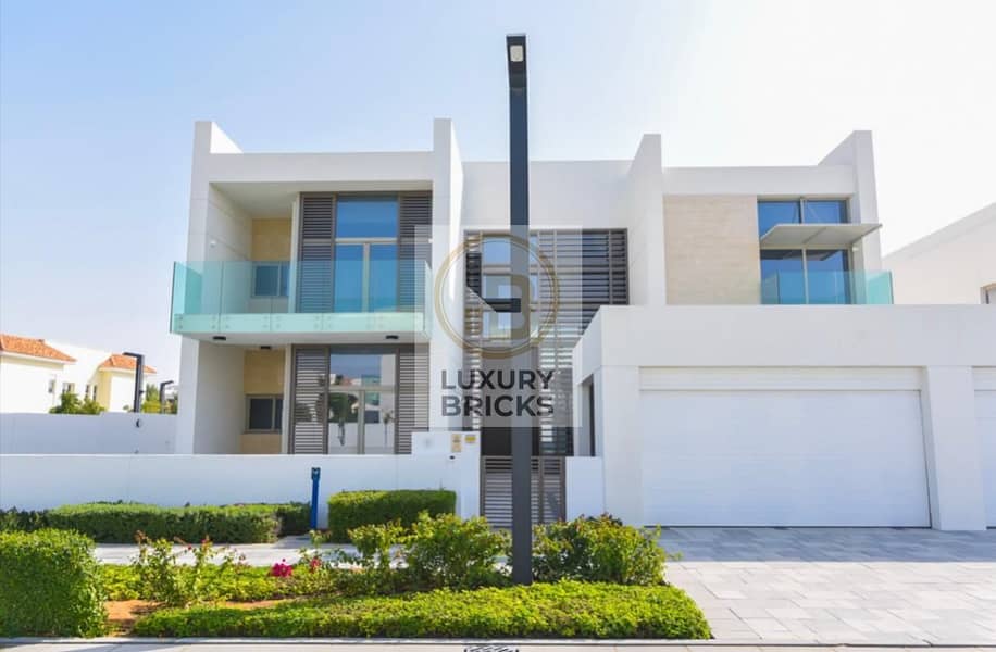 Corner 6 BR Contemporary Luxurious Villa in District one, MBR City