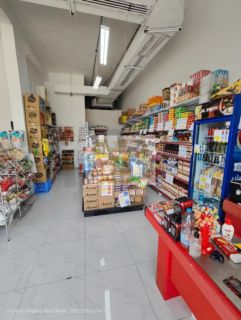 Supermarket with good income in an excellent location