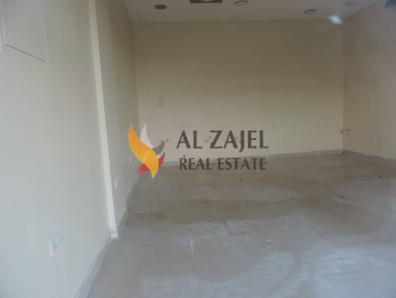 Retail shop in Bu Tina main road for rent