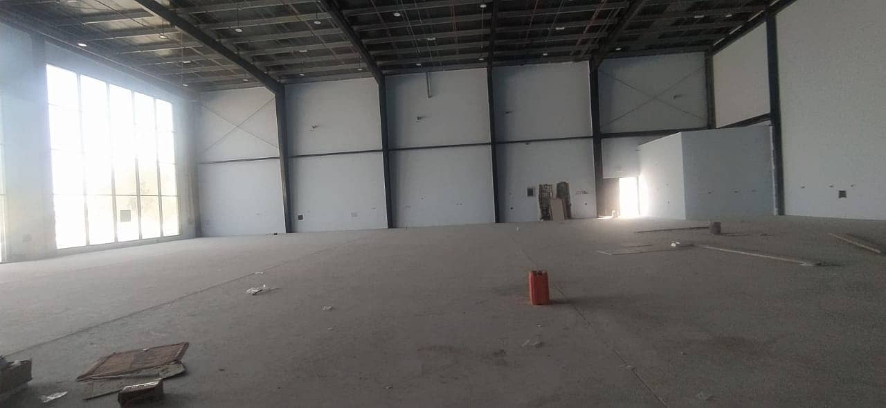 Warehouse with Showroom in industrial area 18