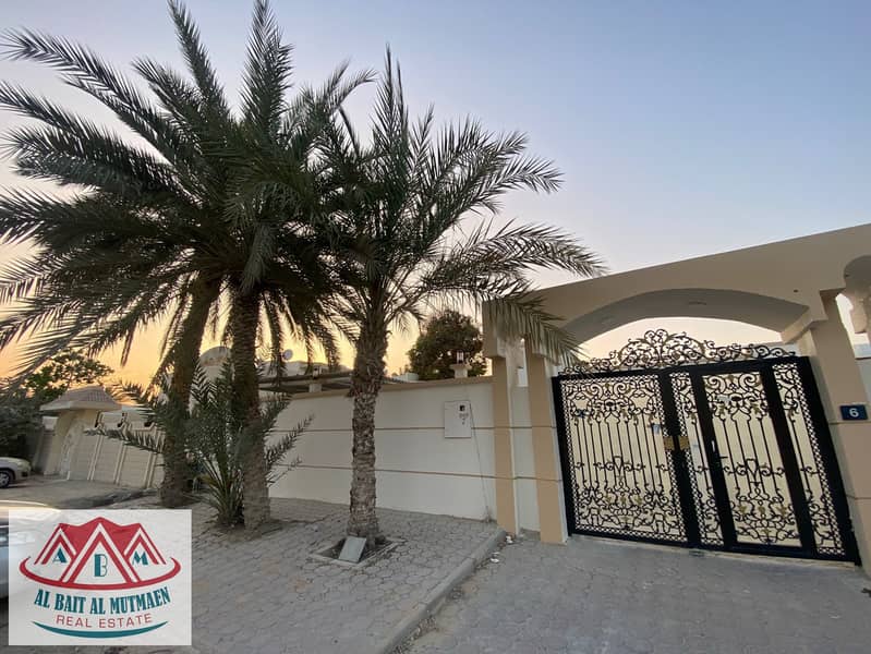 Four-room house with new air conditioners in Sabkha