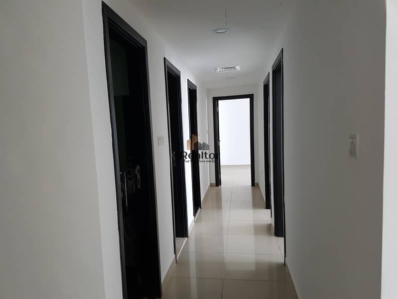 7 Beautiful 3 Bed Closed Kitchen Apartment 980k