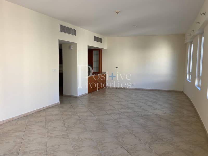 6 Well Maintain / Huge Balcony / Close to Pool or Garden