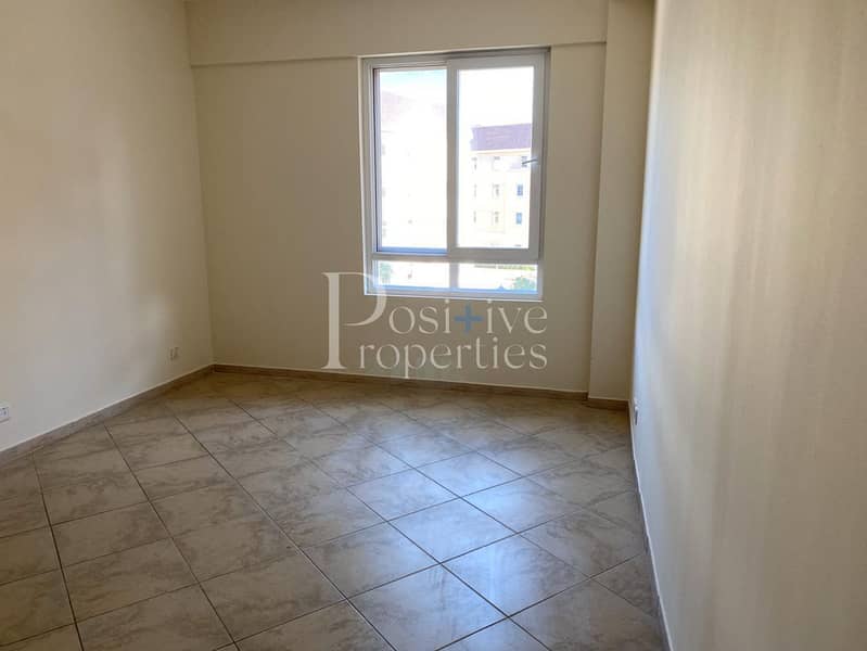 13 Well Maintain / Huge Balcony / Close to Pool or Garden