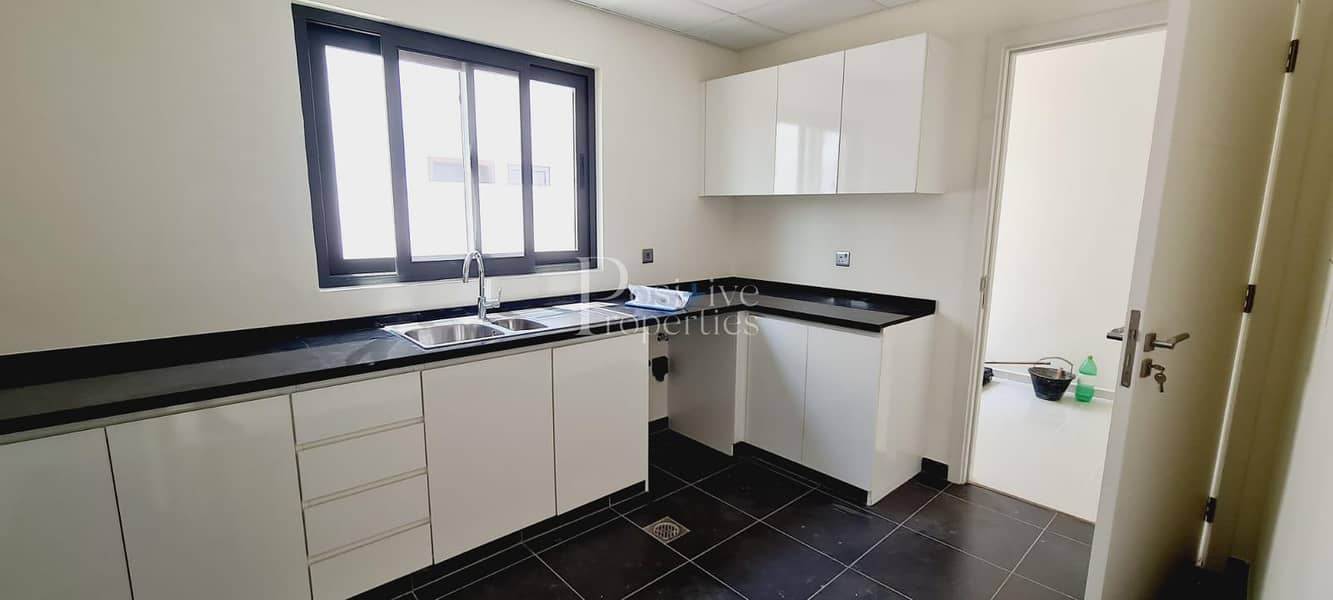 27 FULLY FURNISHED | BRAND NEW | MIDDLE UNIT