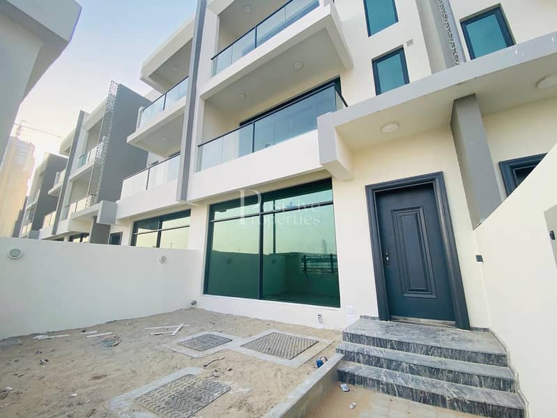18 Leased  | Private Lift | 4 bed + M | Middle unit