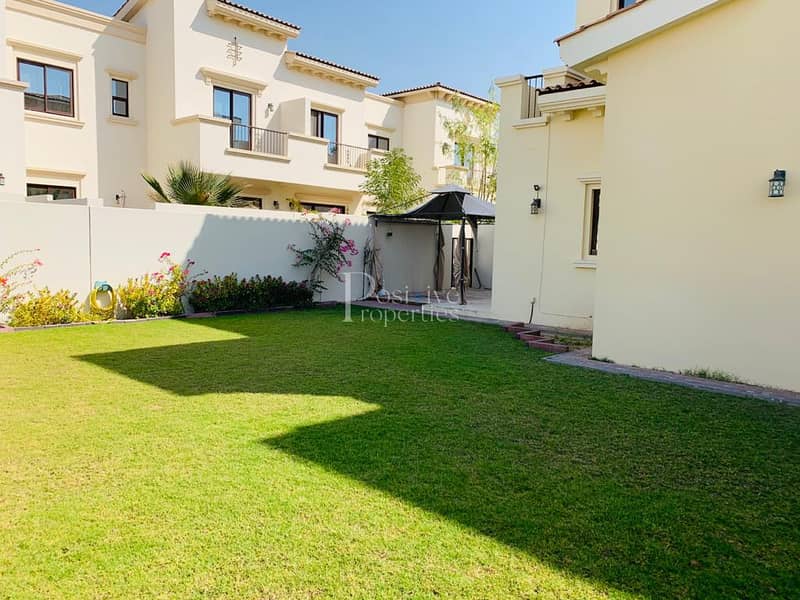 22 LARGE PLOT | CORNER UNIT 2E | LANDSCAPED