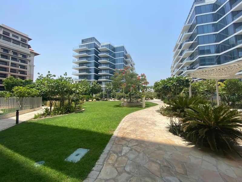 18 PRIVATE BEACH | BURJ VIEWS | 5 STAR LIVING