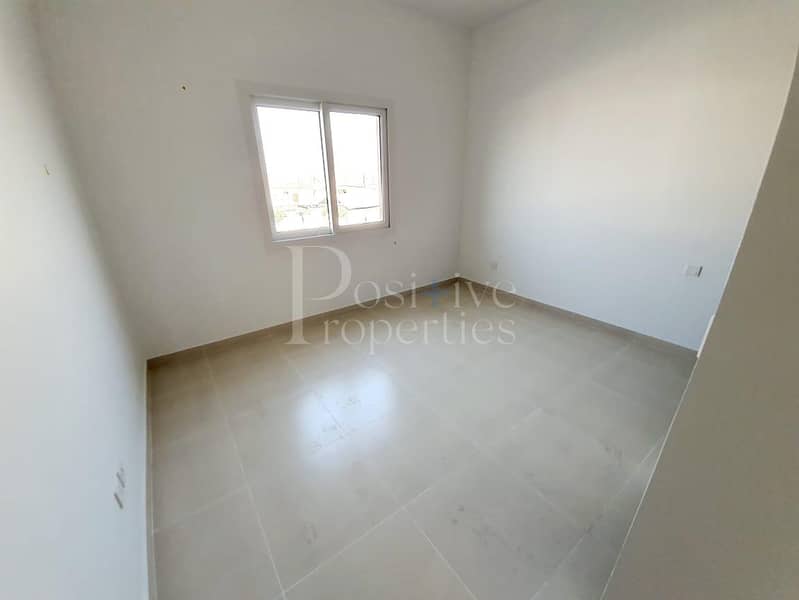 10 | 2BED | OVER LOOKING POOL & PARK | GOOD DEAL |
